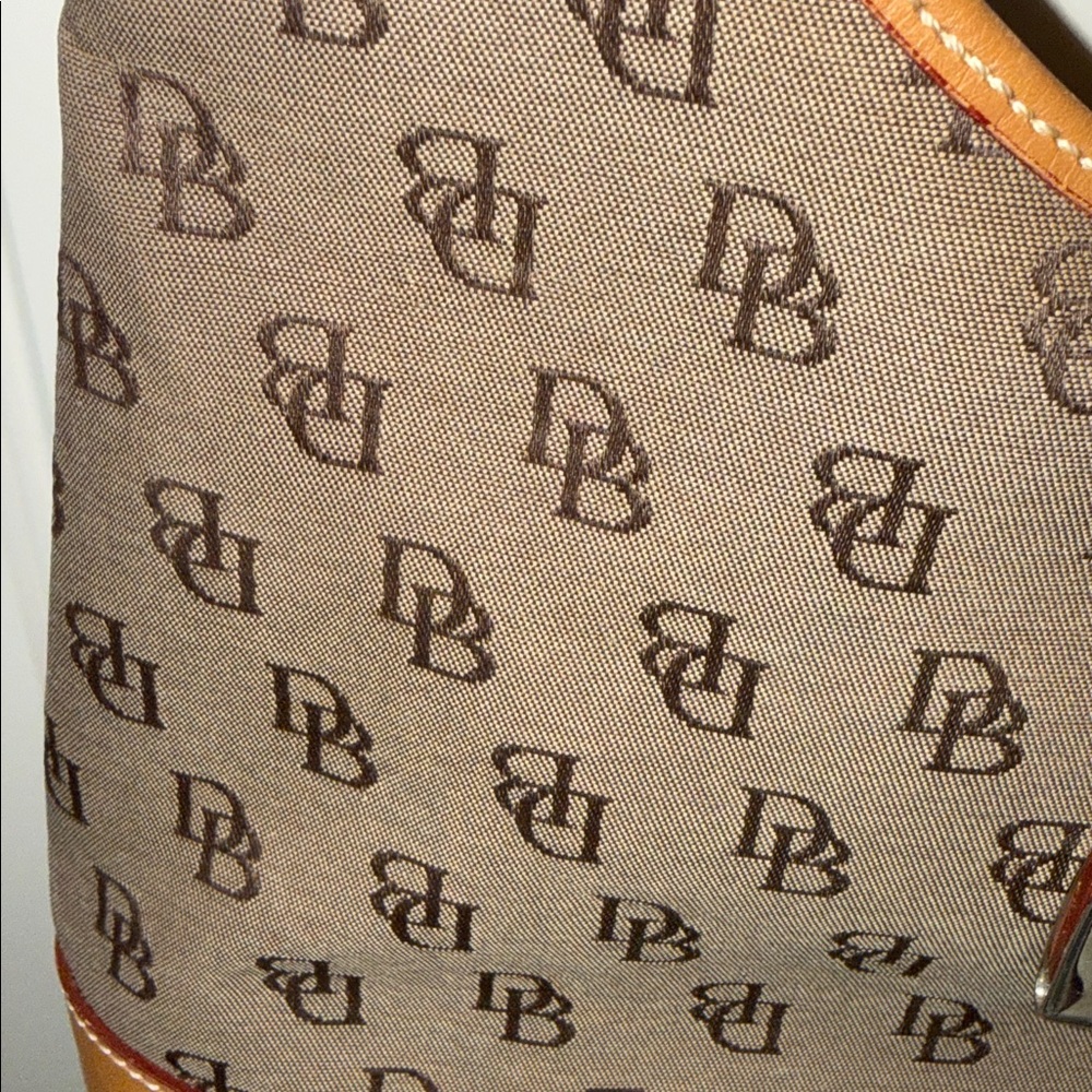 Vintage Dooney & Bourke Signature Crescent Canvas Logo Shoulder Bag Classic Y2K - Picture 16 of 16